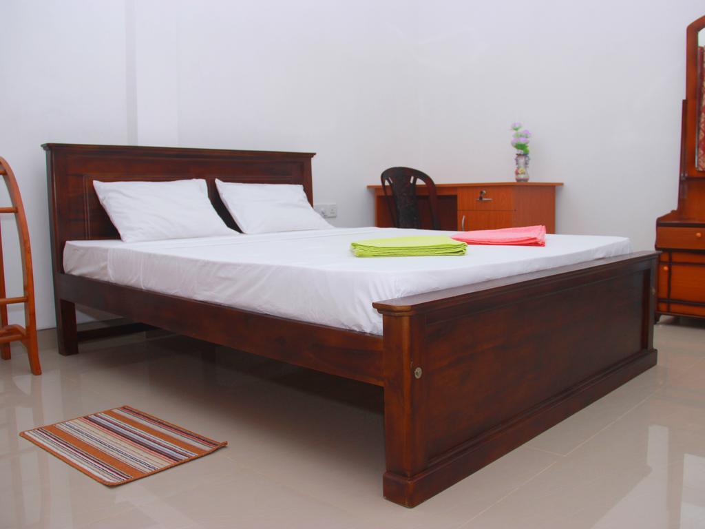 Heaven Star Rest Bed & Breakfast Mirissa Room photo